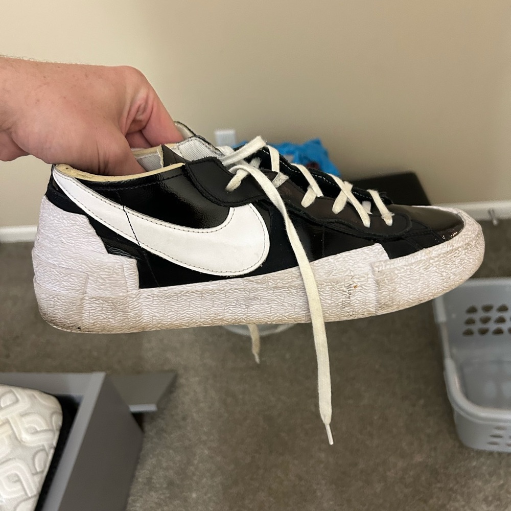 Size 14 nike mid top shoes
